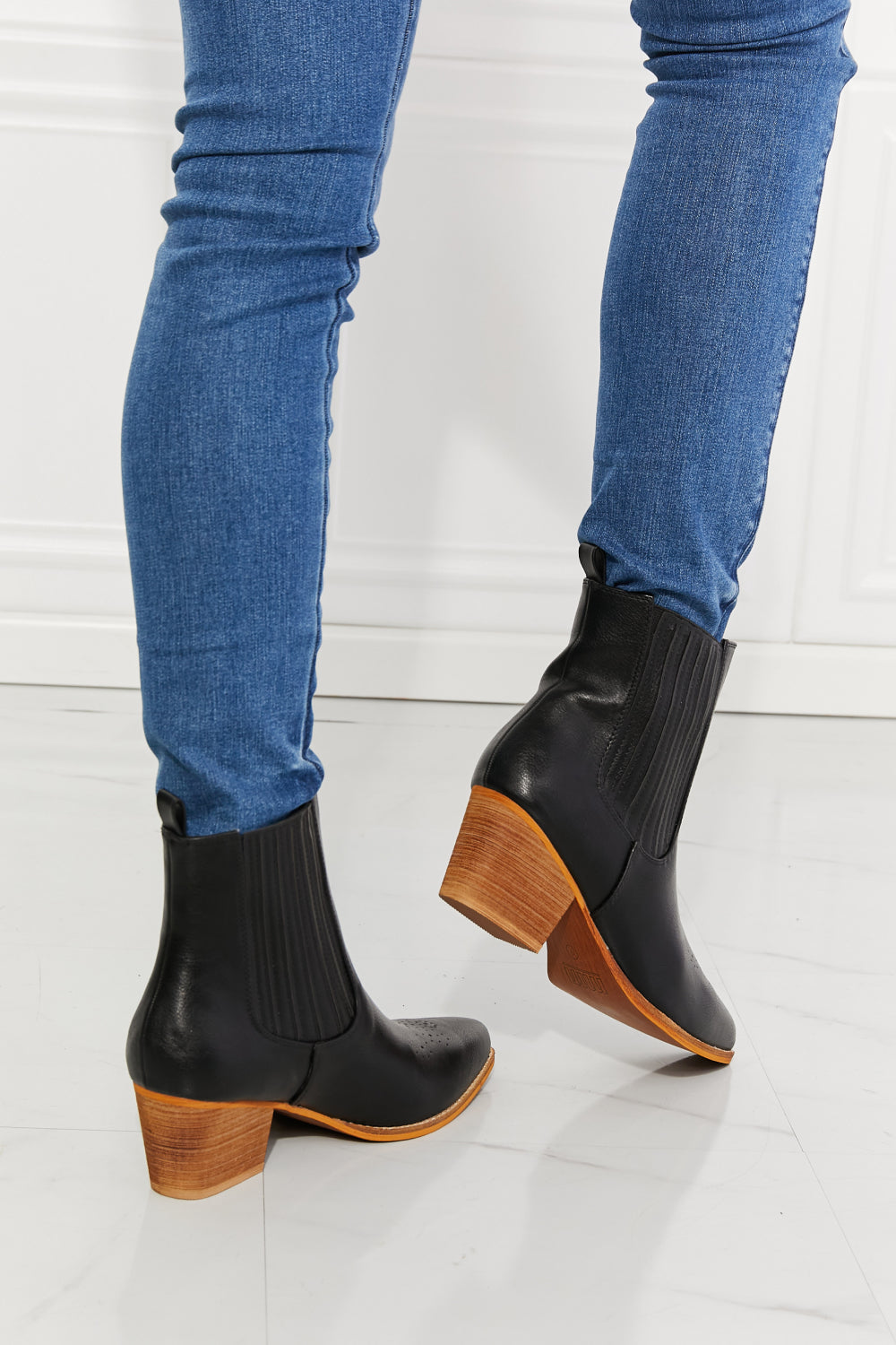 Cowboy Boots - Stacked Heel Chelsea Boot in Black