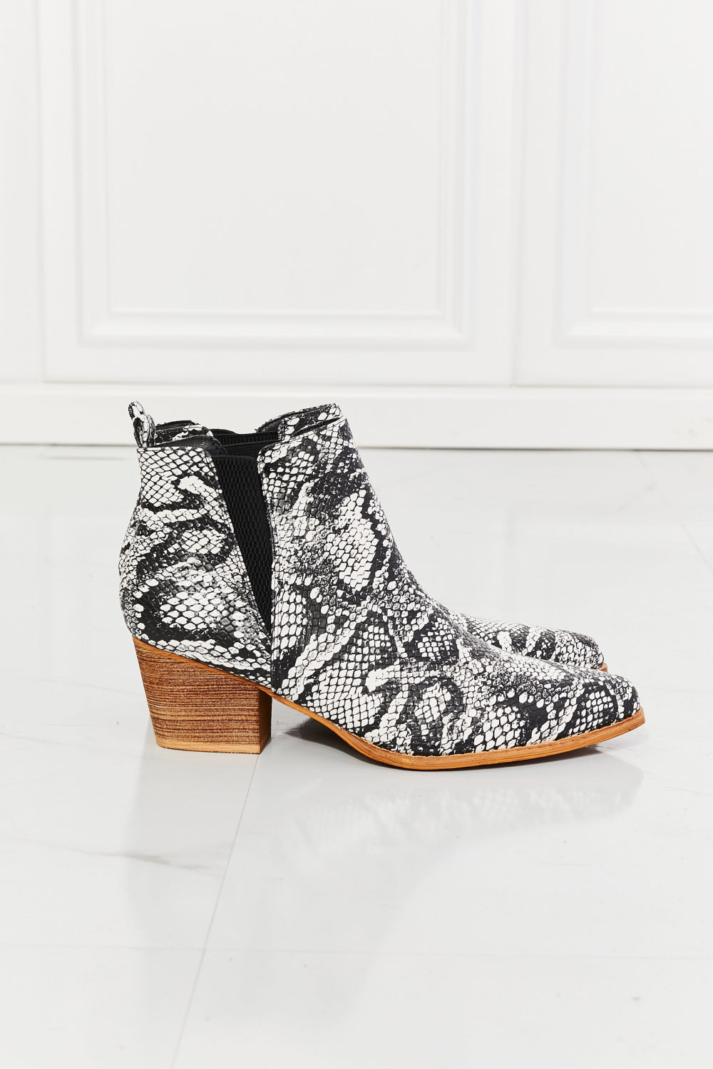 Ankle Boot - Point Toe Bootie in Snakeskin