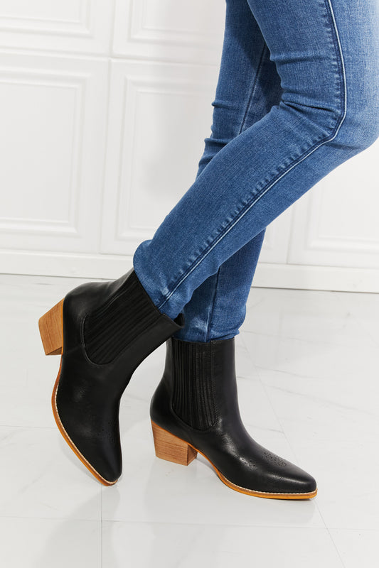 Cowboy Boots - Stacked Heel Chelsea Boot in Black