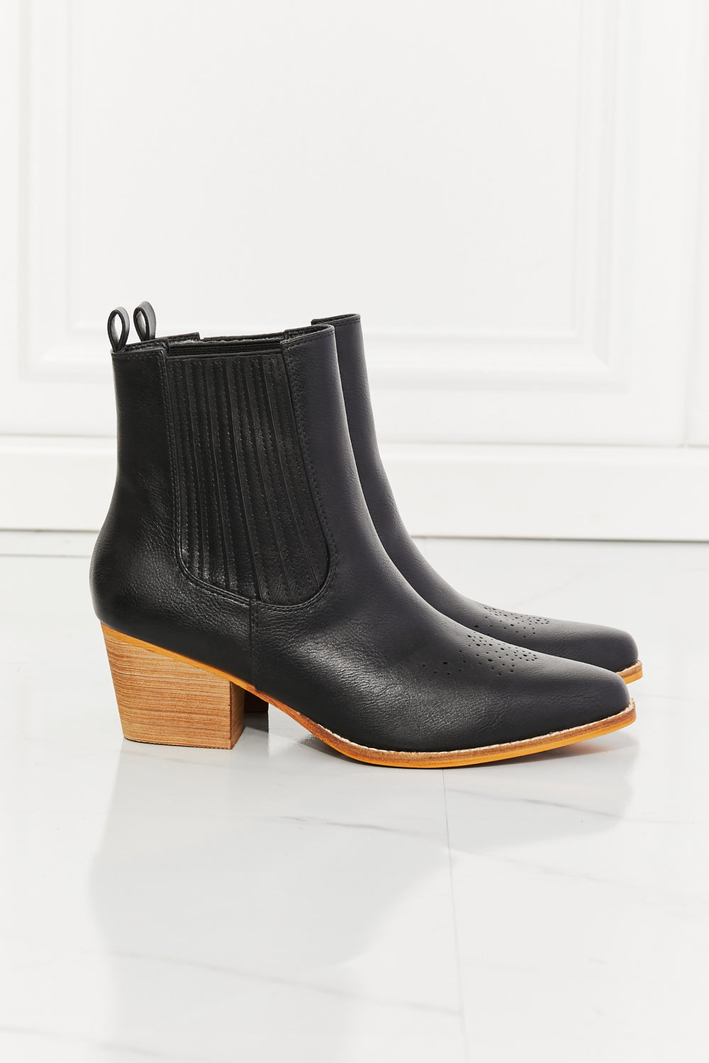 Cowboy Boots - Stacked Heel Chelsea Boot in Black