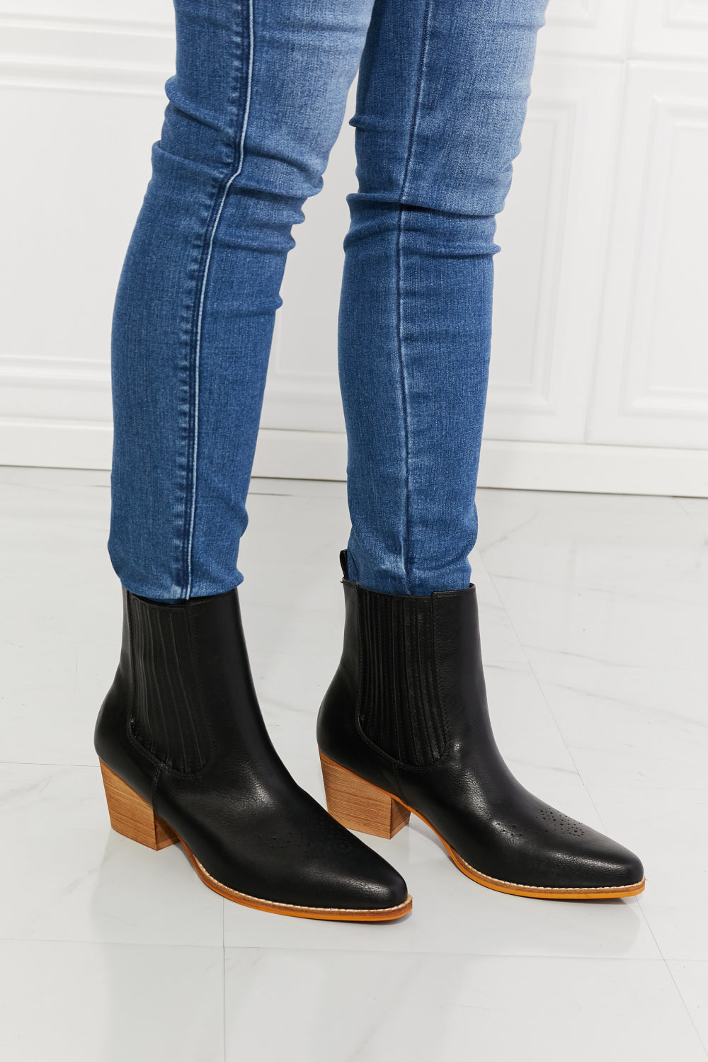 Cowboy Boots - Stacked Heel Chelsea Boot in Black