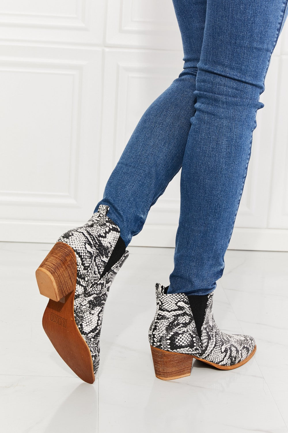 Ankle Boot - Point Toe Bootie in Snakeskin