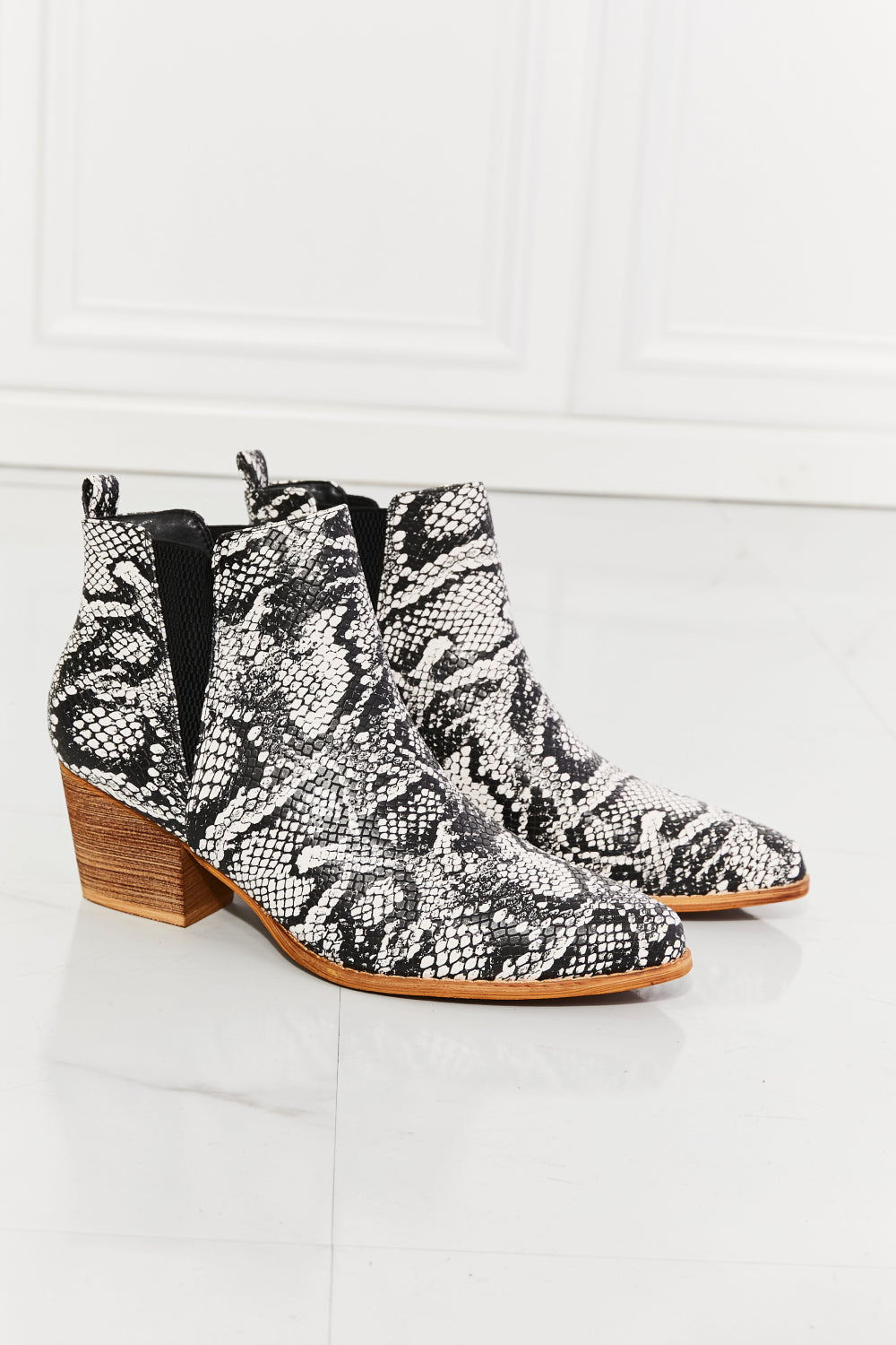 Ankle Boot - Point Toe Bootie in Snakeskin